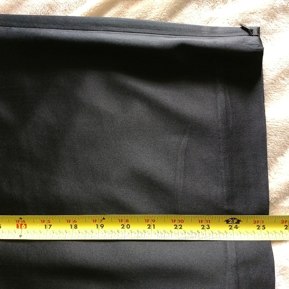 Silk skirt with zippers on each side - Picture 2 of 6